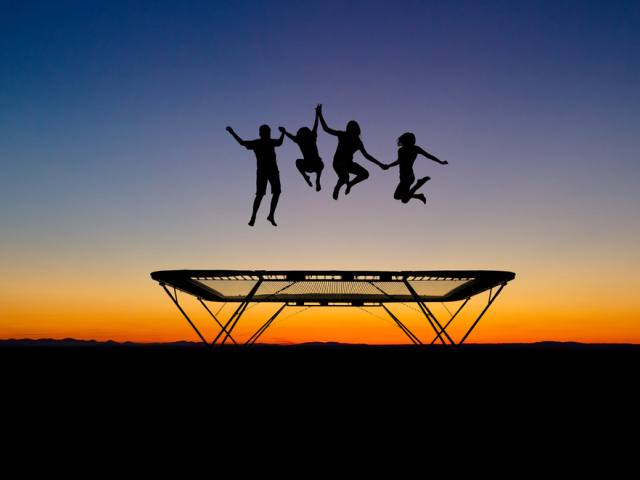 trampolína, skákanie