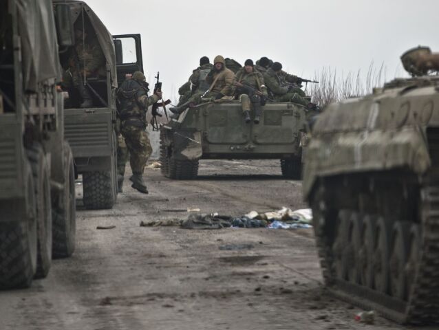 Ukrajina, proruskí separatisti, proruskí rebeli, pzbrojenci, tanky, tank, bojové vozidlá, zbrane,