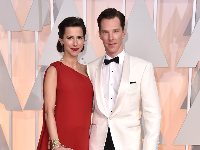 Nominovaný herec Benedict Cumberbatch s manželkou Sophie Hunterovou. 