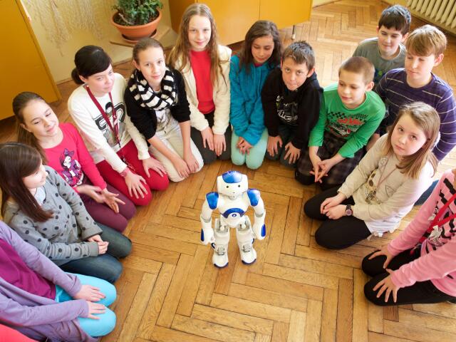 žiaci, ZŠ Pusté Úľany, robot
