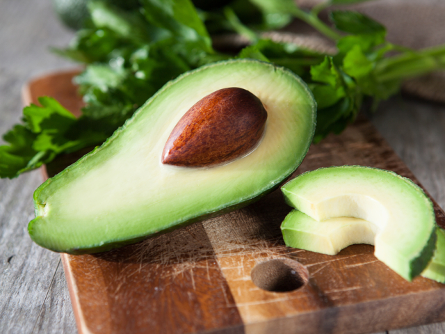Avokádo dokáže redukovať vysoký cholesterol. 