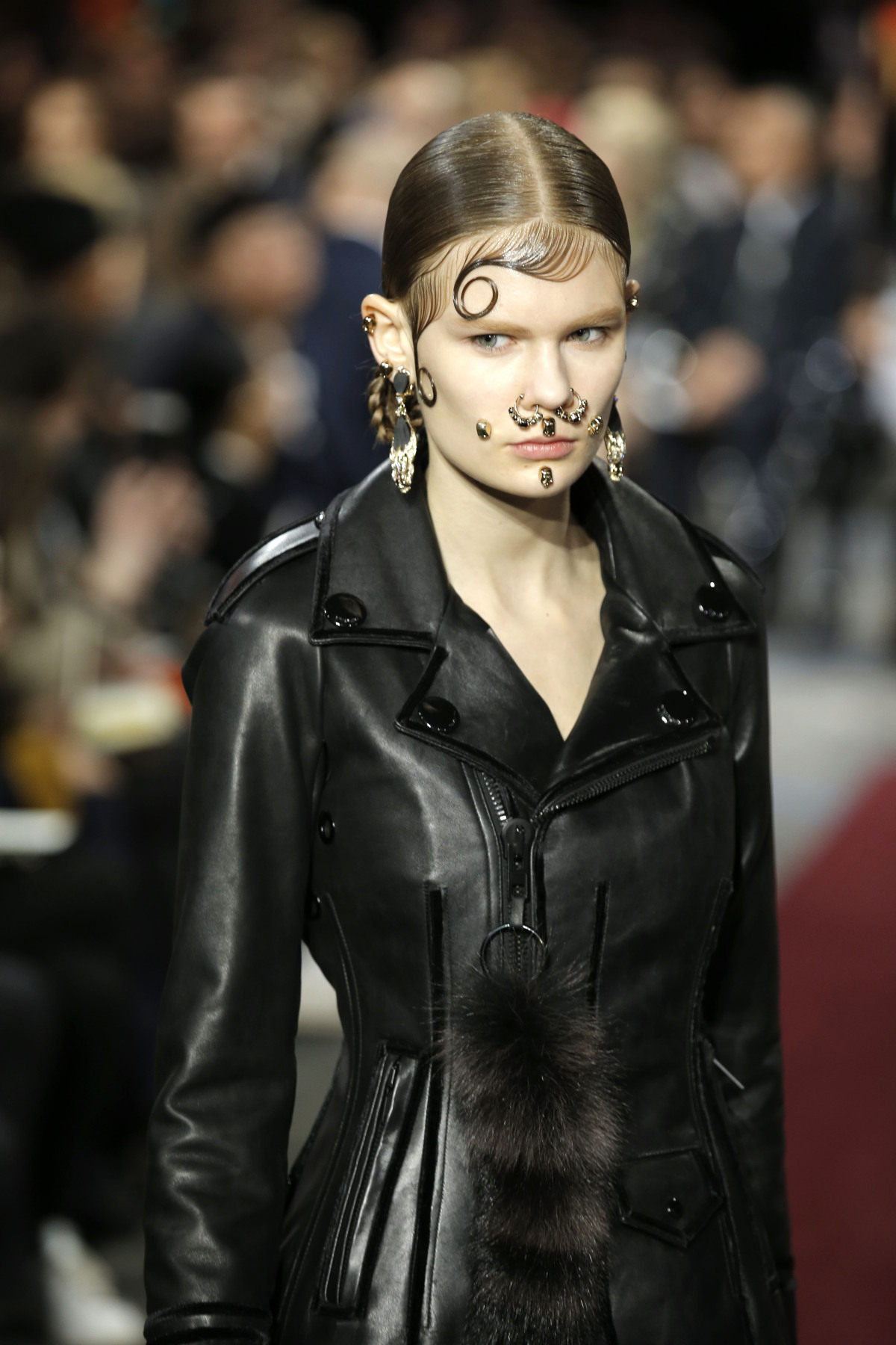 Prehliadka módneho domu Givenchy - kolekcia jeseň-zima 2015/2016.