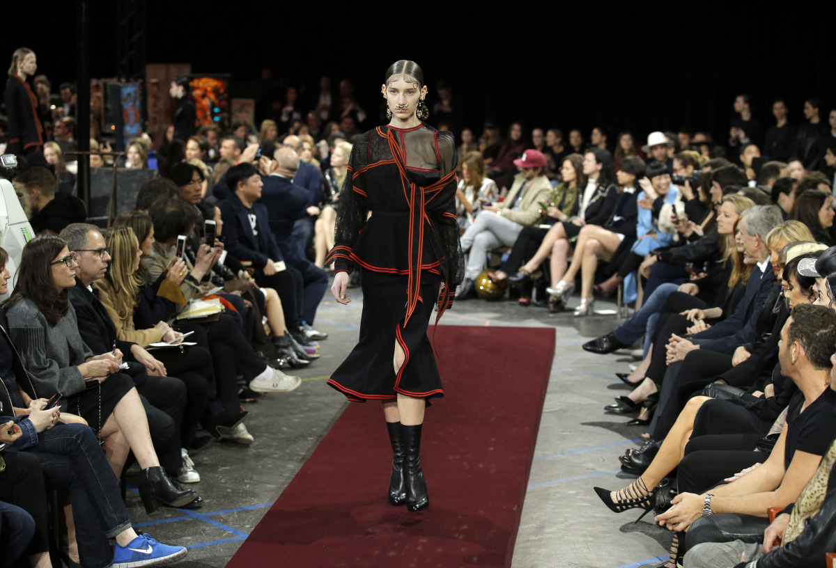 Prehliadka módneho domu Givenchy - kolekcia jeseň-zima 2015/2016.