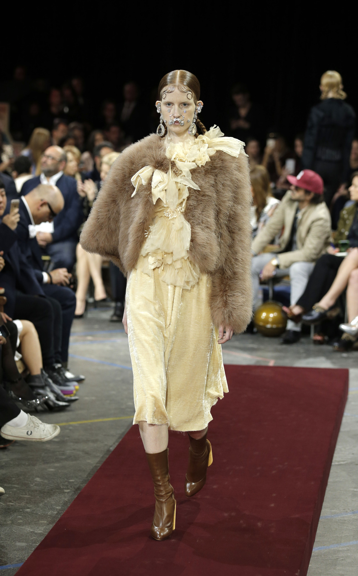 Prehliadka módneho domu Givenchy - kolekcia jeseň-zima 2015/2016.
