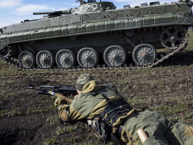 Ukrajina, tank, vojak, sterľba, zbraň, proruskí separatisti