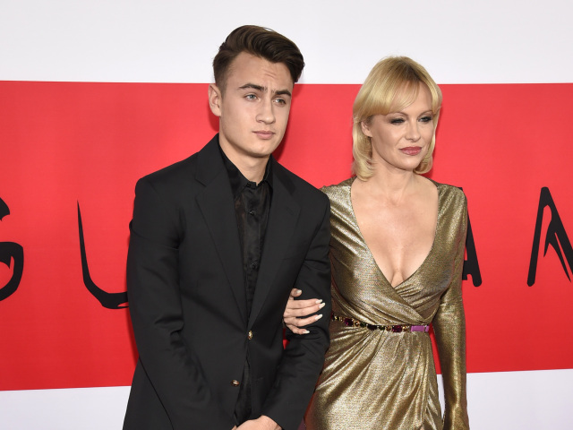 Brandon Thomas Lee a jeho mama, Pamela Anderson