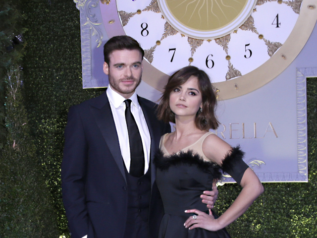 Herec Richard Madden a jeho priateľka Jenna Coleman.