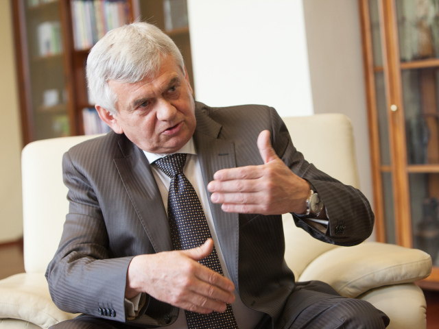 Ľubomír Jahnátek