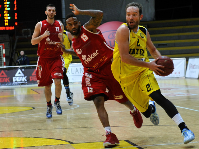Samo Udrih, T.J. Bannister