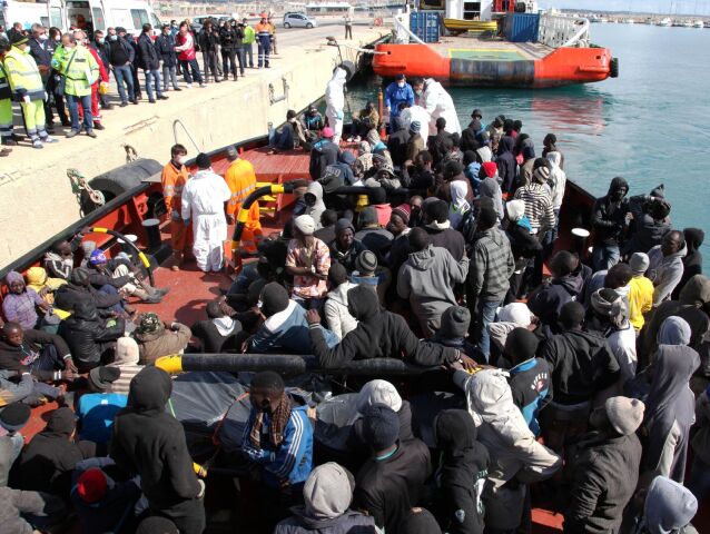migranti, utečenci, loď, afričania,