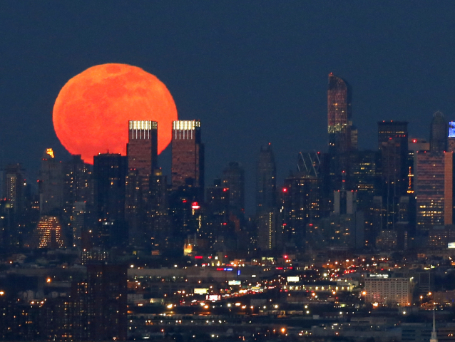 New York, mrakodrapy, mesiac