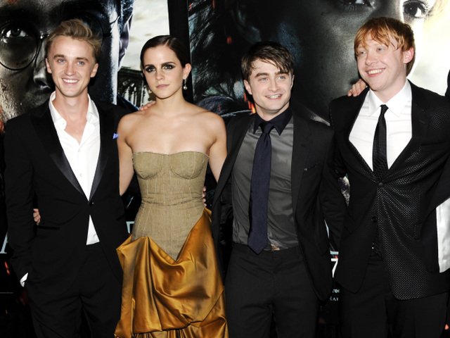 Emma Watson, Daniel Radcliffe a Rupert Grint na priemére filmu Harry Potter a Dary Smrti - 2.a