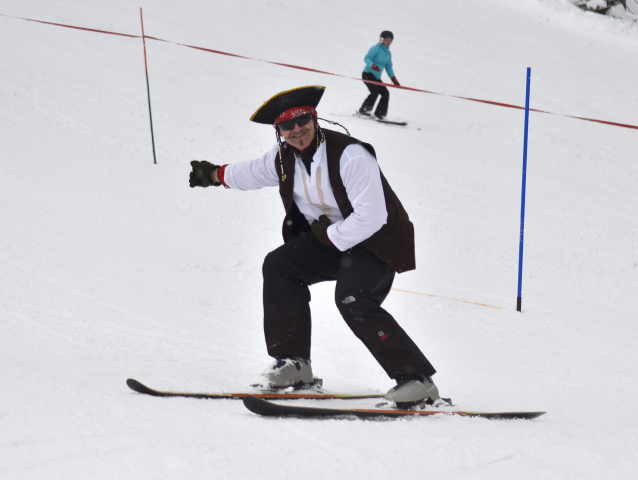 Karneval masiek na lyžiach, masky, lyžovačka, lyžiari, Štrbské Pleso, sneh, Tatry