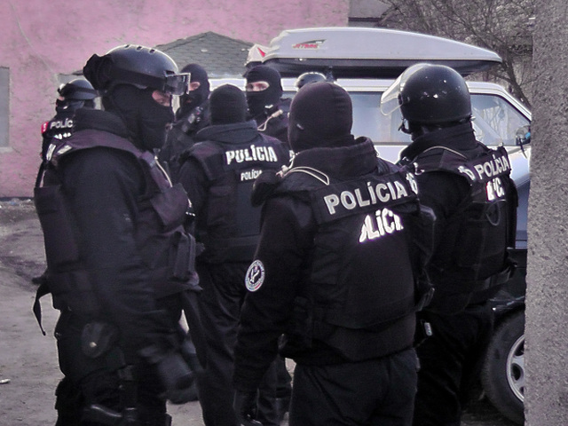 polícia, obchodovanie s ľuďmi