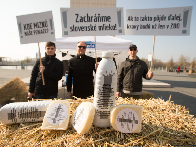 protest mliekarov, mlieko
