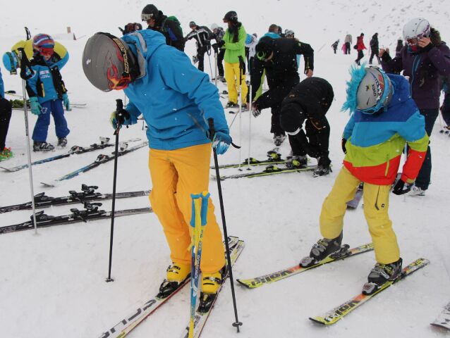 lyžiari, sneh, lyžovačka,