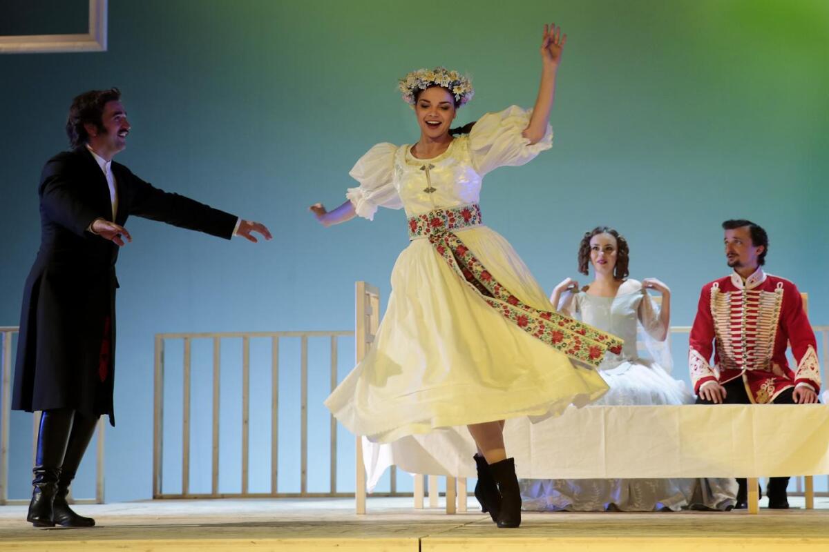 Milan Ondrík (Ľudovít), Petra Vajdová (Elisa), Dominika Kavaschová (Miluša) a Dano Heriban (Rohoň) v inscenácii Zmierenie alebo dobrodružstvo pri obžinkoch.