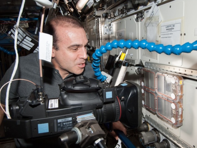 Rick Mastracchio, mravce, stav beztiaže, vesmír, astronaut, kamera,