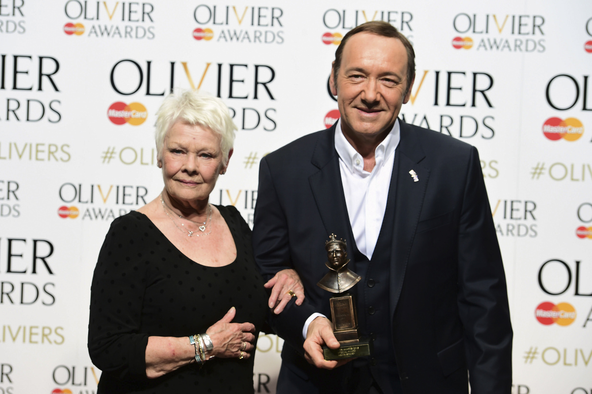 Judi Dench a herec Kevin Spacey