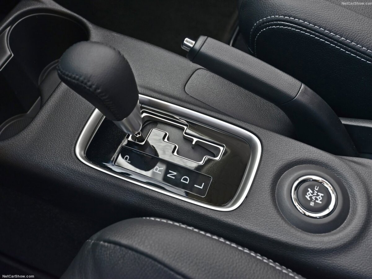 Mitsubishi Outlander - 2016