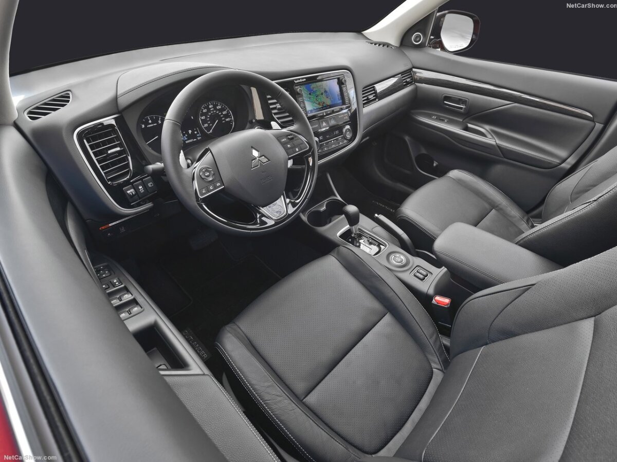 Mitsubishi Outlander - 2016