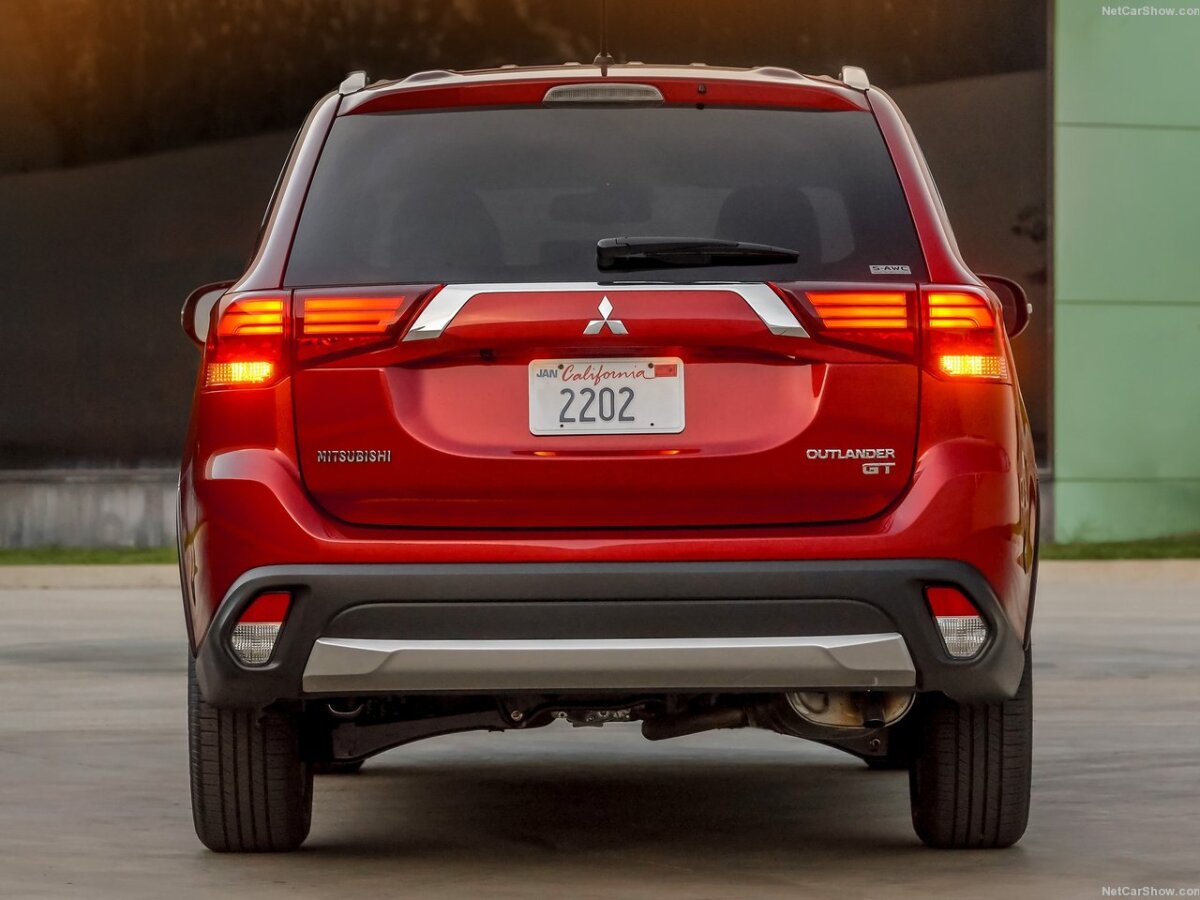 Mitsubishi Outlander - 2016