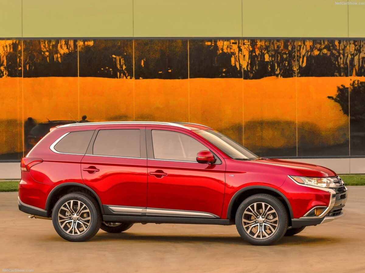 Mitsubishi Outlander - 2016