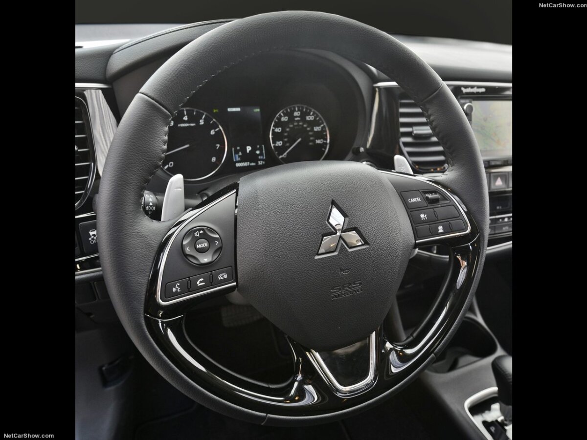 Mitsubishi Outlander - 2016