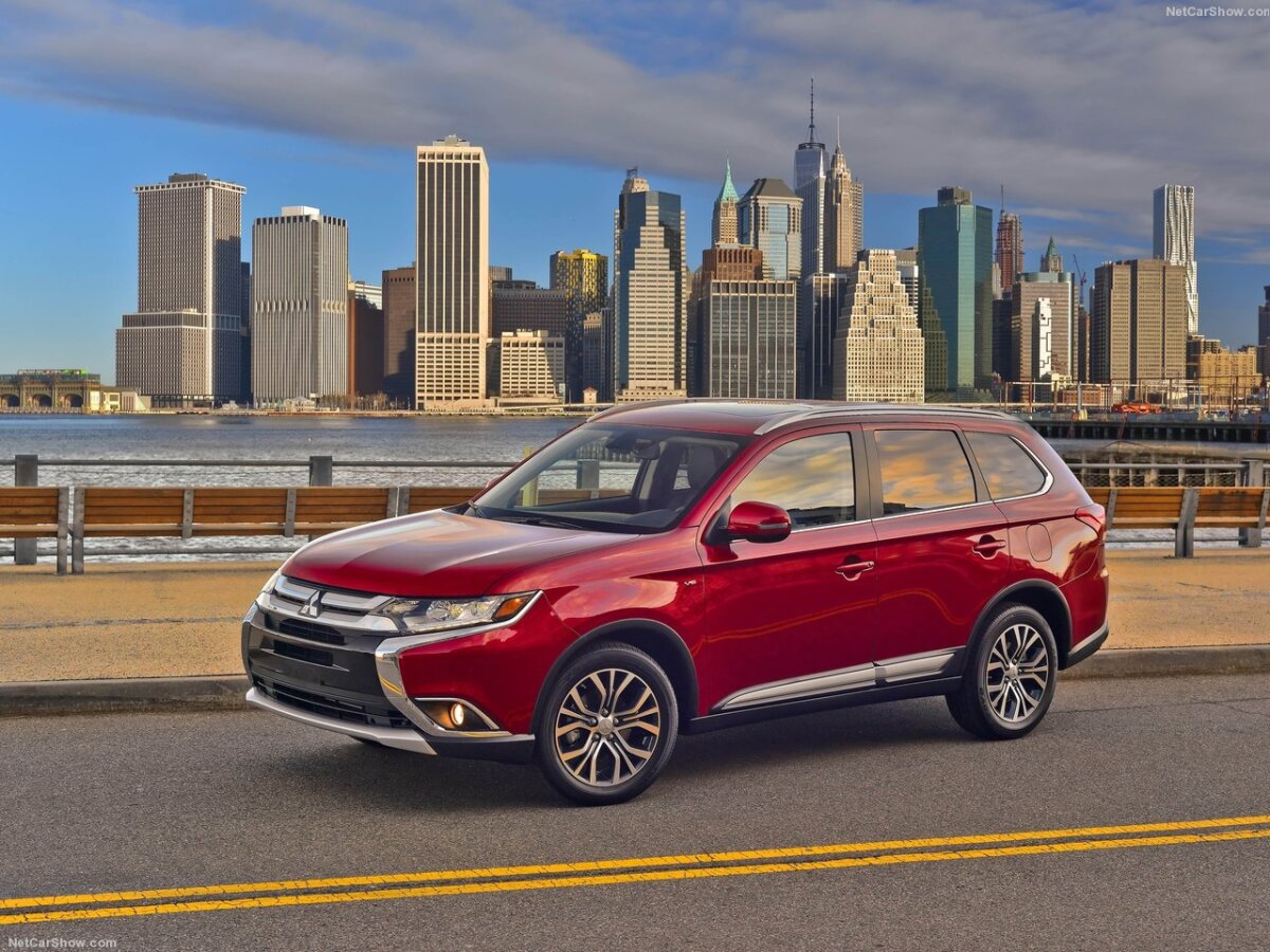 Mitsubishi Outlander - 2016