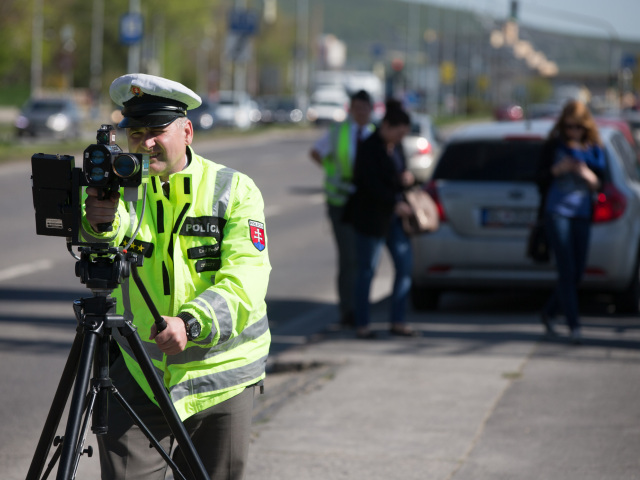 polícia, radar, meranie rýchlosti
