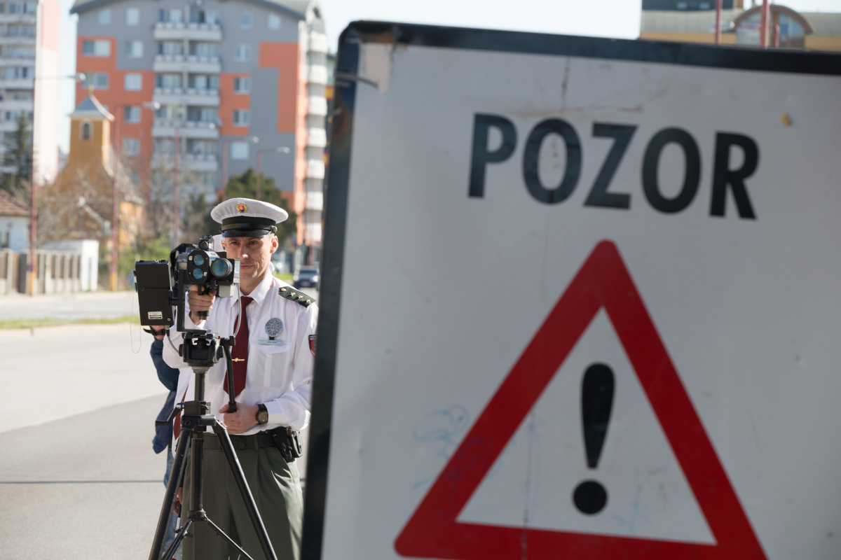 polícia, radar, meranie rýchlosti, rýchlostný maratón