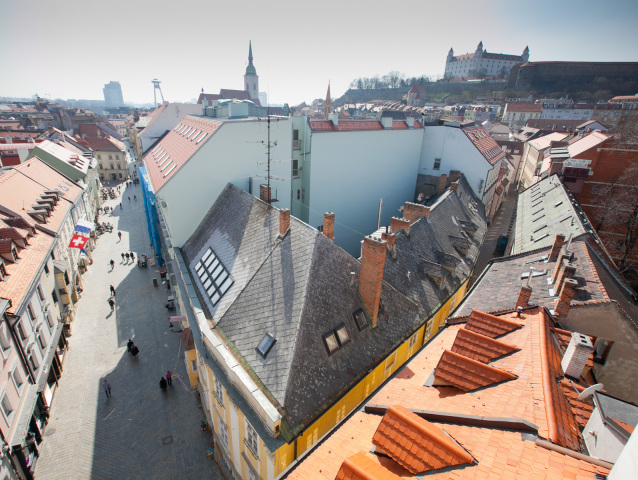 Bratislava, turisti, stare mesto, Bratislavsky hrad