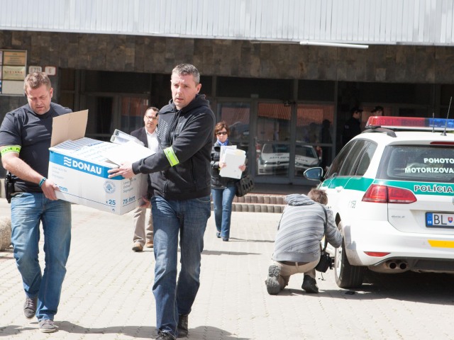 vahostav, policia, razia