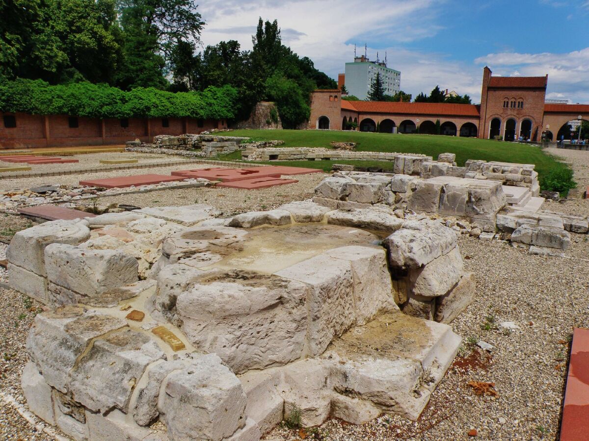 Stoličný Belehrad, Maďarsko, pamiatky,