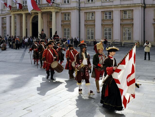 Bratislava, Primaciálne námestie, historické oblečenie, dobové kostýmy,