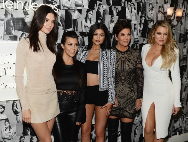 Kendall Jenner, jej sestra Kourtney Kardashian, najmladšia z klanu - sedemnásťročná Kylie Jenner, mama Kris Jenner a Khloe Kardashian 