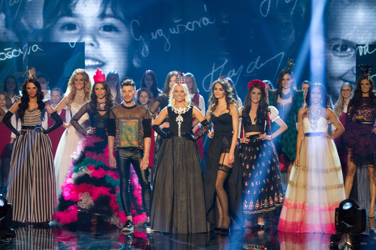 Finalistky MISS Slovensko 2015 s dizajnérmi značky WTF. 