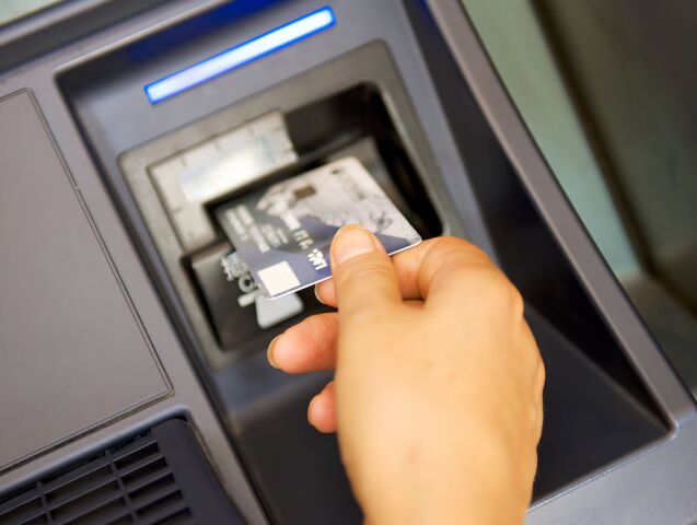 bankomat, banka, platobná karta, poplatky
