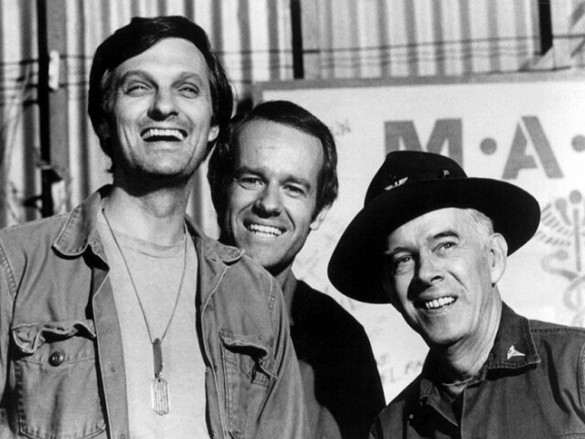 Alan Alda, Mike Farrell