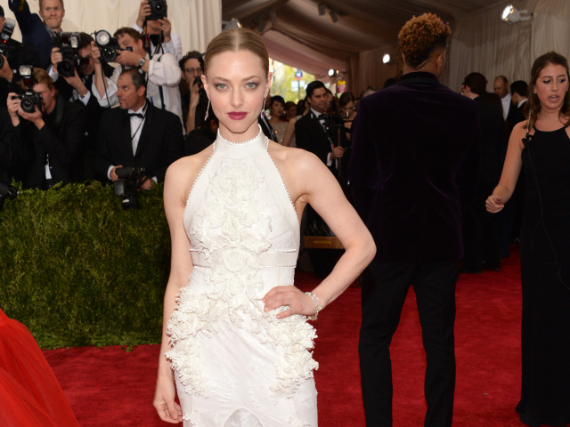 Amanda Seyfried v kreácii Givenchy Couture.