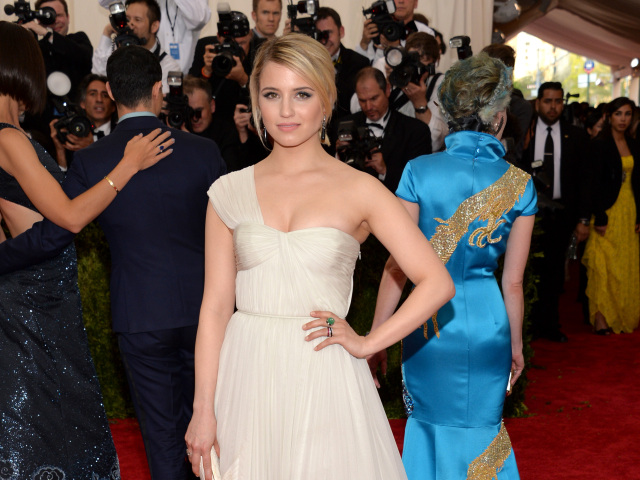 Herečka Dianna Agron v kreácii od Tory Burch.