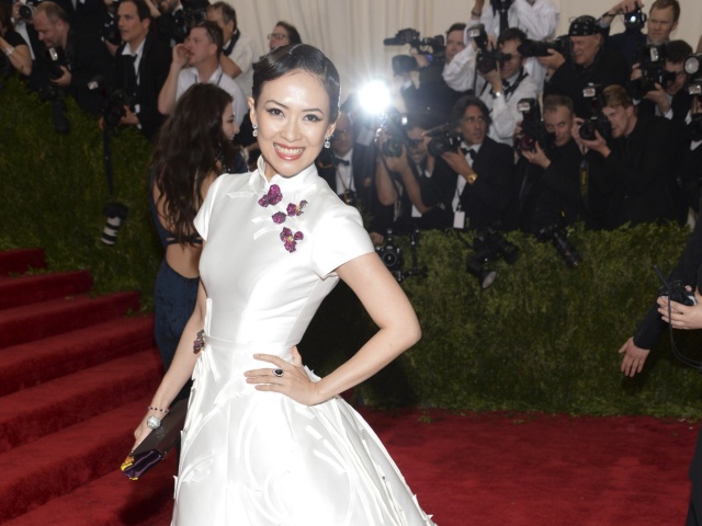 Herečka Zhang Ziyi v kreácii Carolina Herrera. Gala