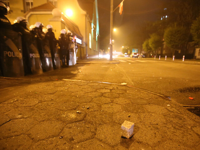 knurow, poľsko, polícia, dlažobná kocka, ťažkoodenci