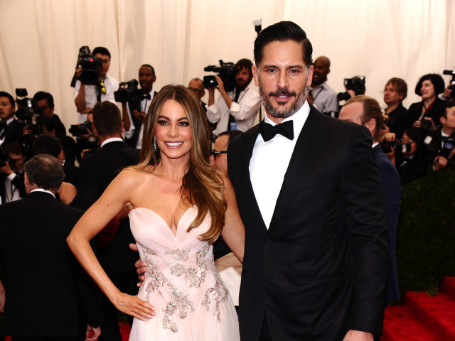Sofia Vergara prišla aj so snúbencom Joeom Manganiellom.
