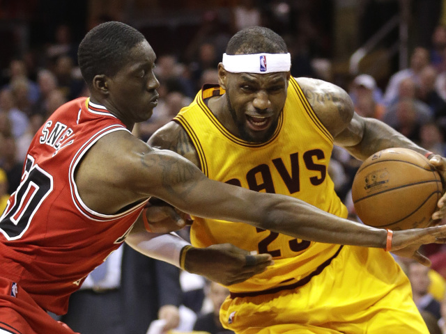 LeBron James, Tony Snell,