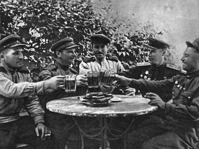 armáda, vojaci, pivo