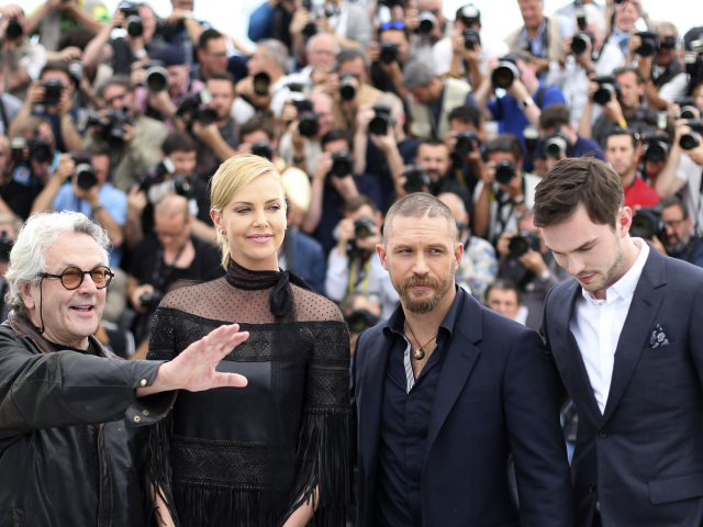 George Miller a herci Charlize Theron, Tom Hardy a Nicholas Hoult