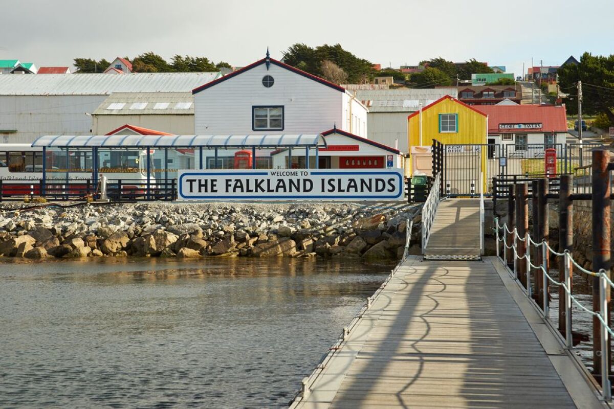 Falklandy, alebo Malvíny, ležia v Atlantickom oceáne juhovýchodne od pobrežia Argentíny. Komu patria?
