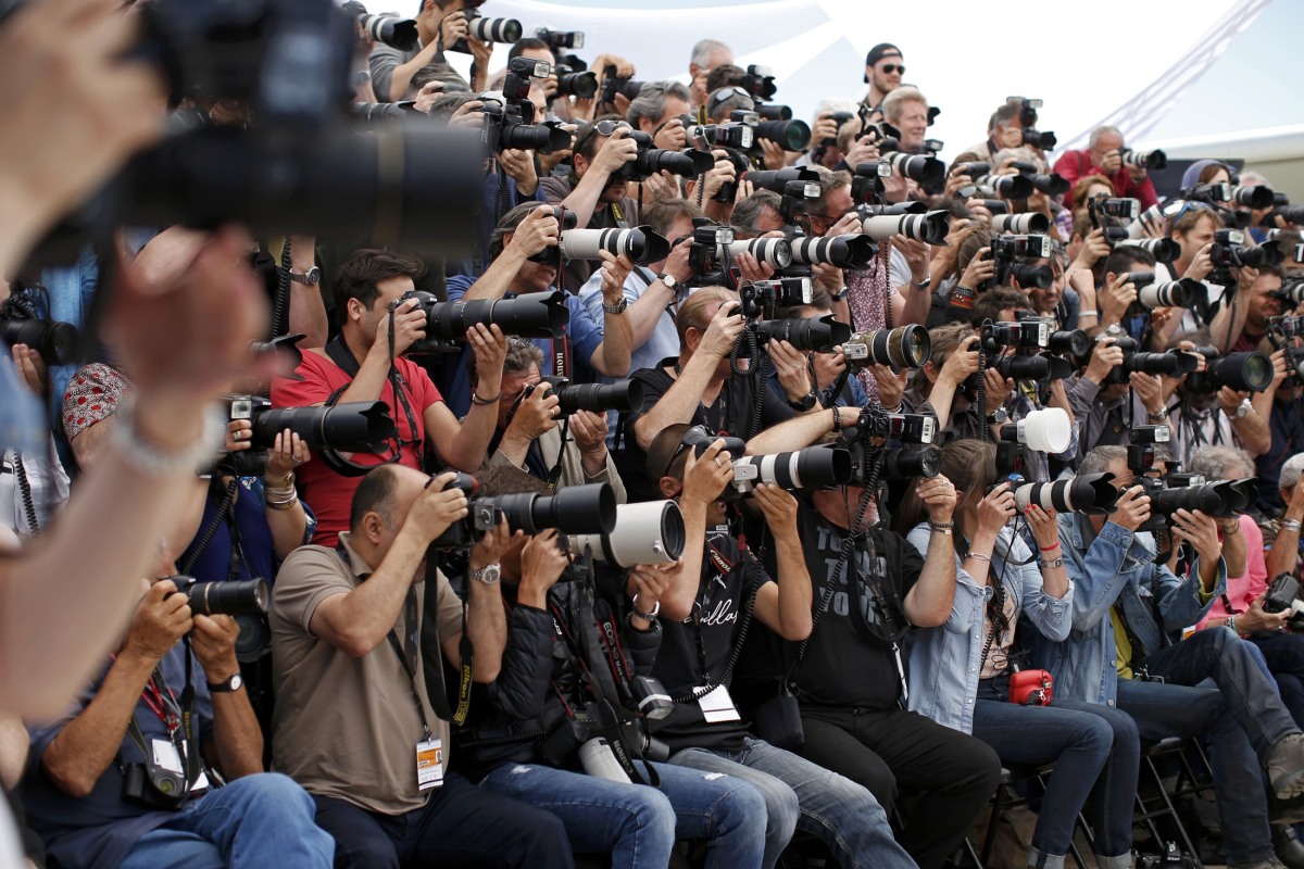 Cannes je plné fotografov. 