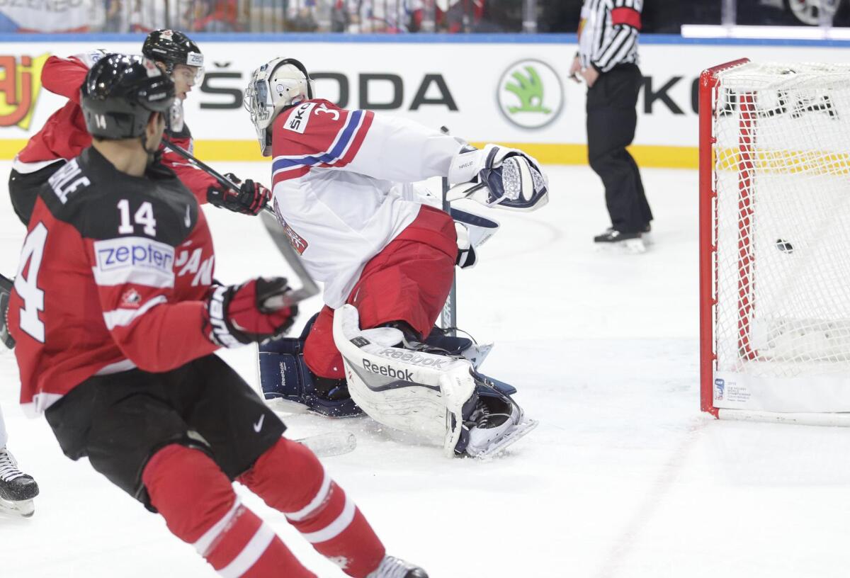 Taylor Hall, Ondřej Pavelec